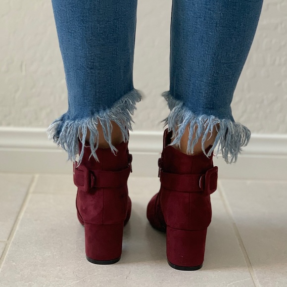 NIB Red Wine Buckle Detail Chic Ankle Booties - Picture 4 of 8